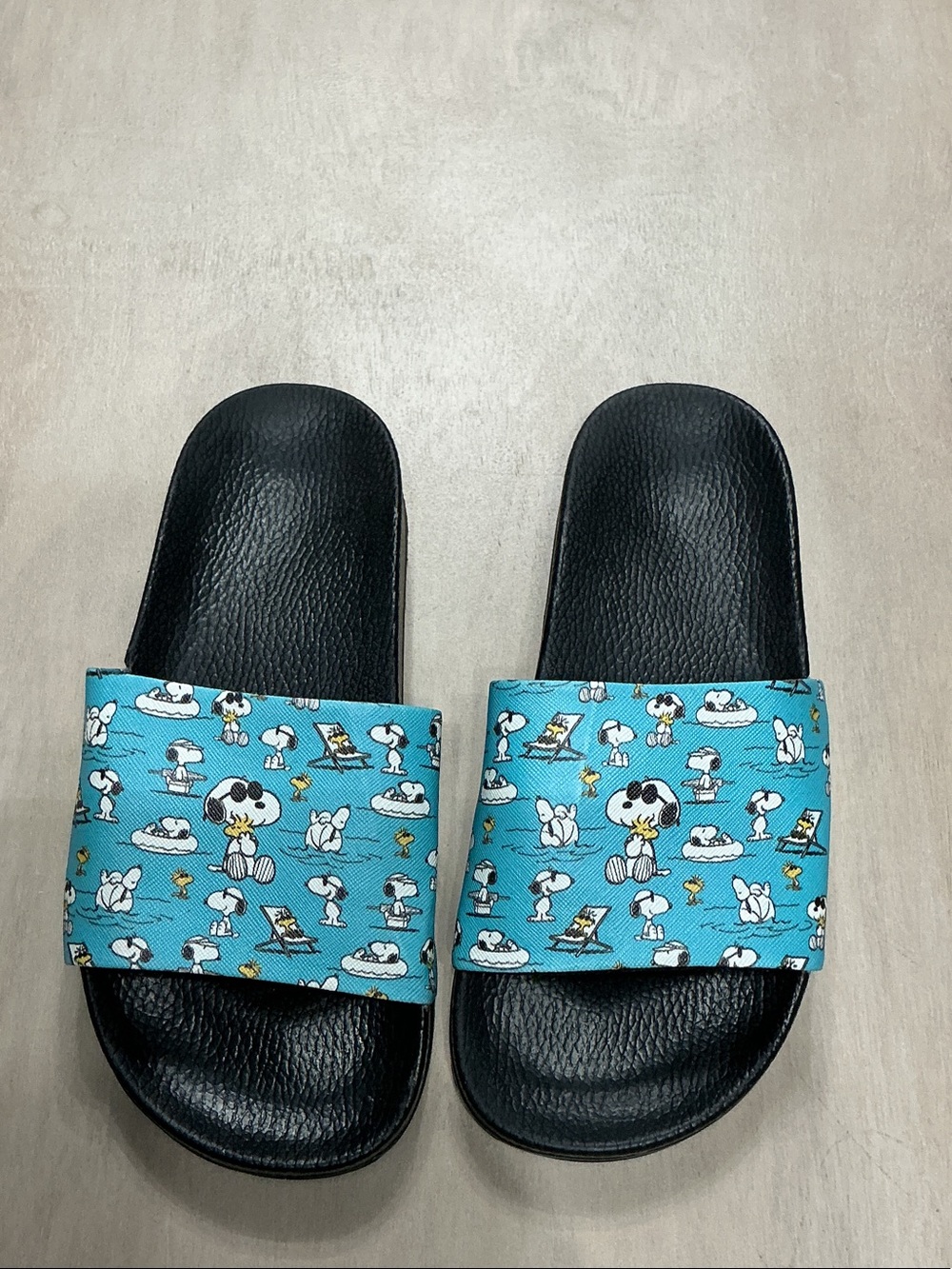 The Bradford Exchange Black Slide Sandals with Turquoise Snoopy Print Size 6